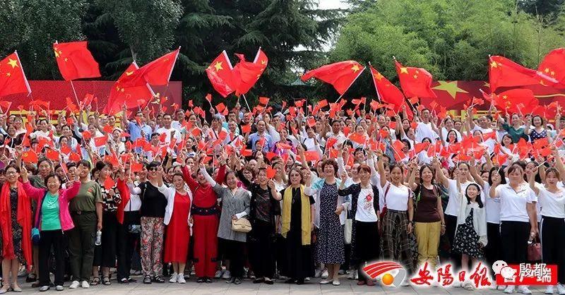 1993年，清宫1吨重龙床现世，专家建议上交，收藏家：先给我5个亿